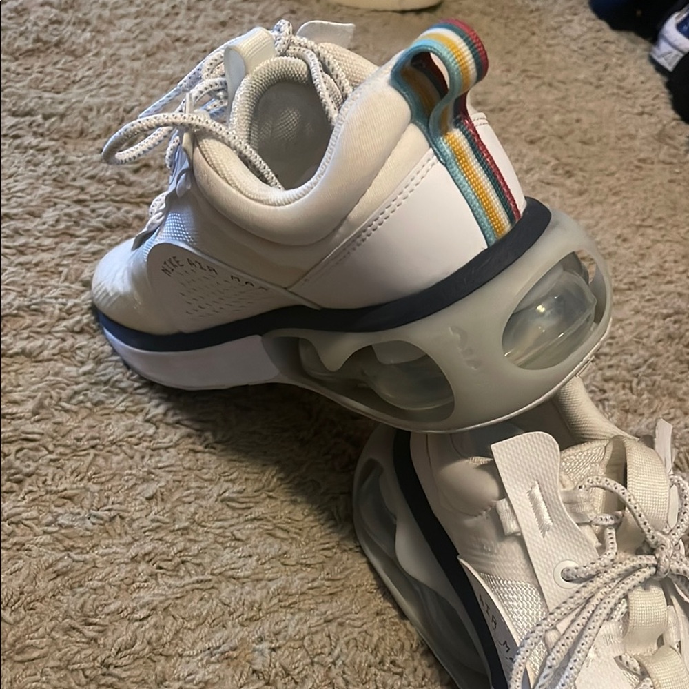 Nike Air Max White and Pink Sneakers - Picture 6 of 6